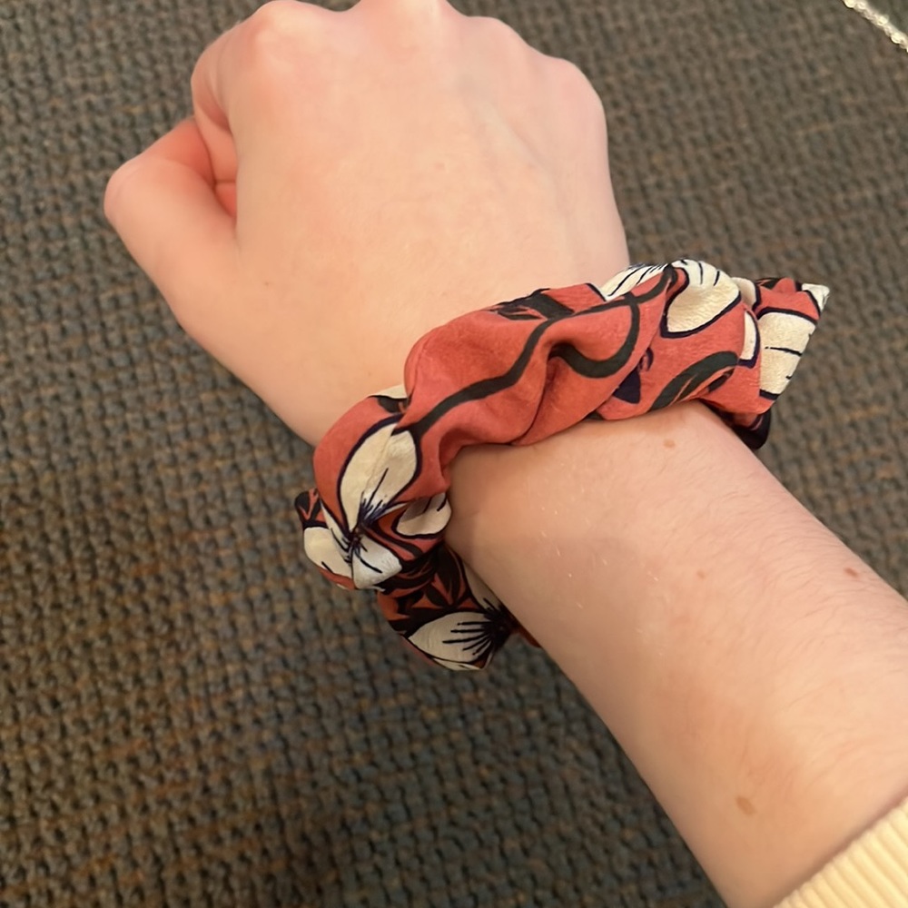 Scrunchie - Picture 2 of 2